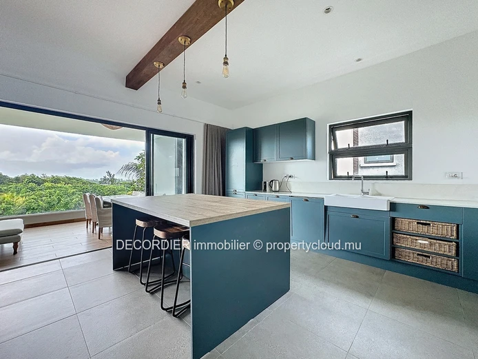 Elegant furnished flat with sea view in Saint Antoine