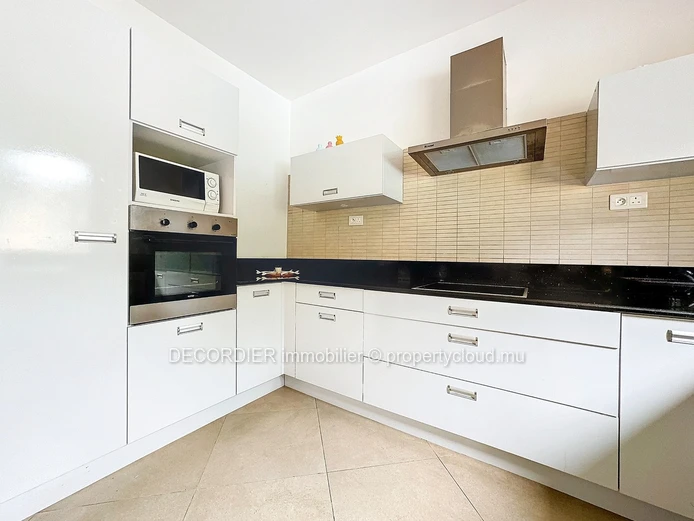 À vendre - Pointe aux Piments. Très belle villa R.E.S avec piscine privée