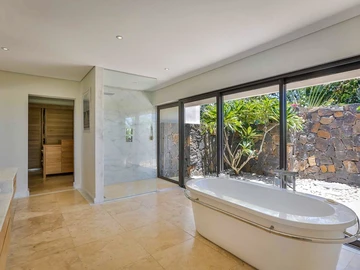 6 Bedroom House