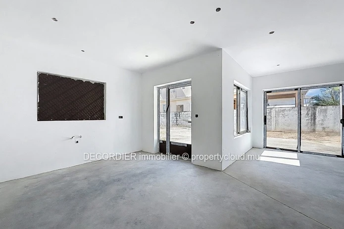 Opportunité Unique – Maison Inachevée À Vendre
