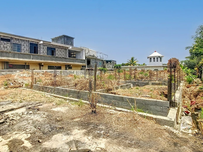 Residential land on the roadside