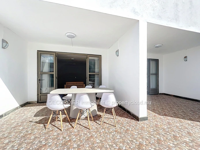 1st floor apartment with spacious terrace