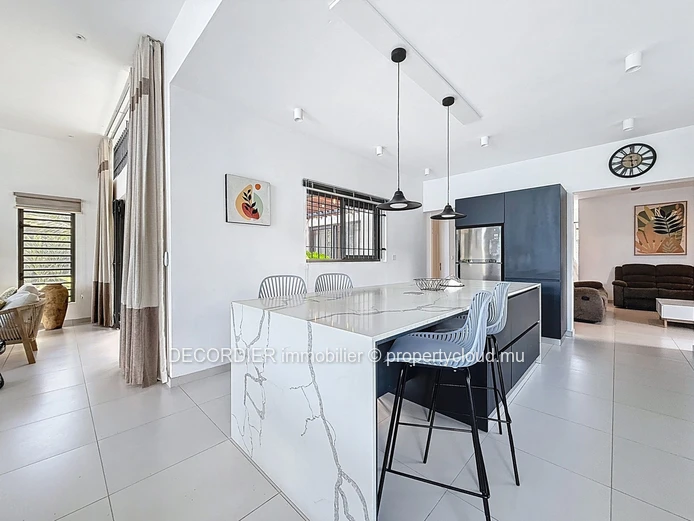 For Rent – Stunning contemporary villa with private pool