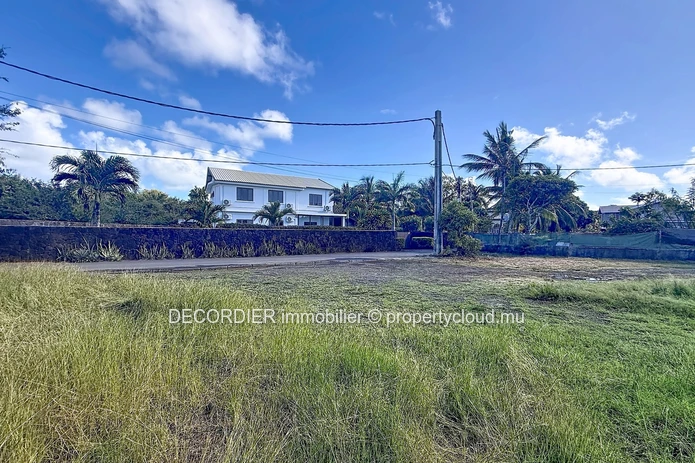 Land near the beach – Pereybère