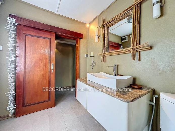 Maison contemporaine avec piscine et jardin - Accessible aux étrangers