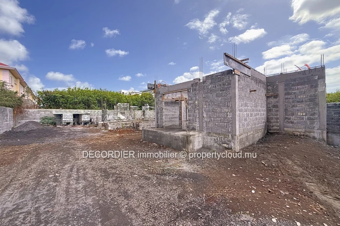 Elegant villa under construction with pool & garden