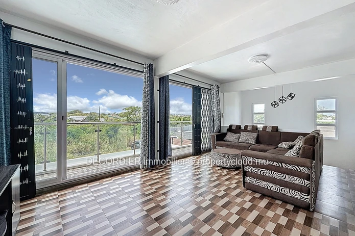 Maison de 176 m² idéalement située à Sottise