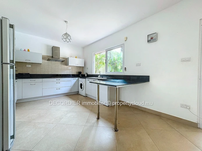 À vendre - Pointe aux Piments. Très belle villa R.E.S avec piscine privée