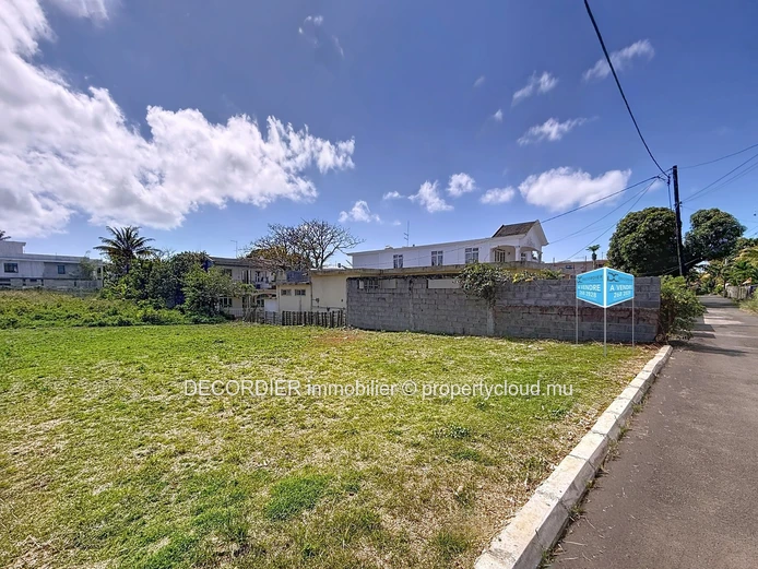 Residential land for sale – Petit Raffray