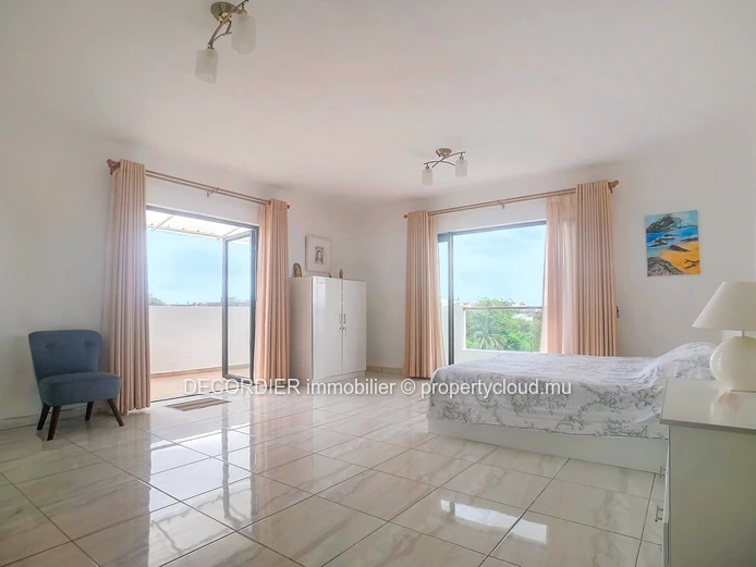 Penthouse located in a secure residence with a sea view rooftop