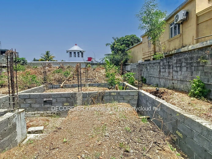 Residential land on the roadside