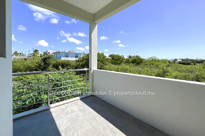 Elegant villa under construction with pool & garden