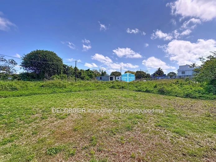 Residential land for sale – Petit Raffray