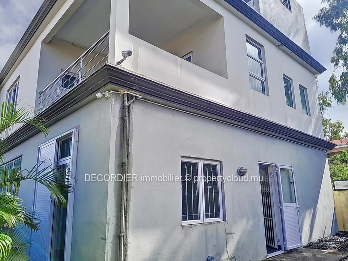 Grande maison composée de 2 appartements