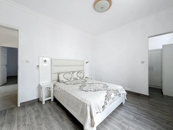 Beautiful Modern Villa – 230 m² in Pereybere – Secure Residence with Pool (Sole Mandate)