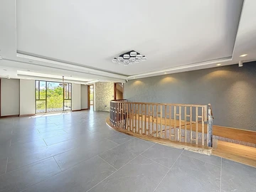 6 Bedroom House