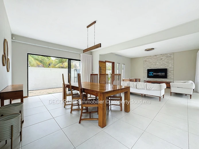 Maison moderne et fonctionnel avec piscine