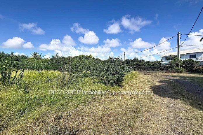 Land near the beach – Pereybère