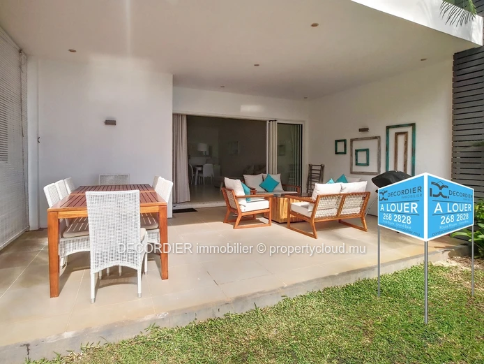 Ground floor apartment in front of the sea