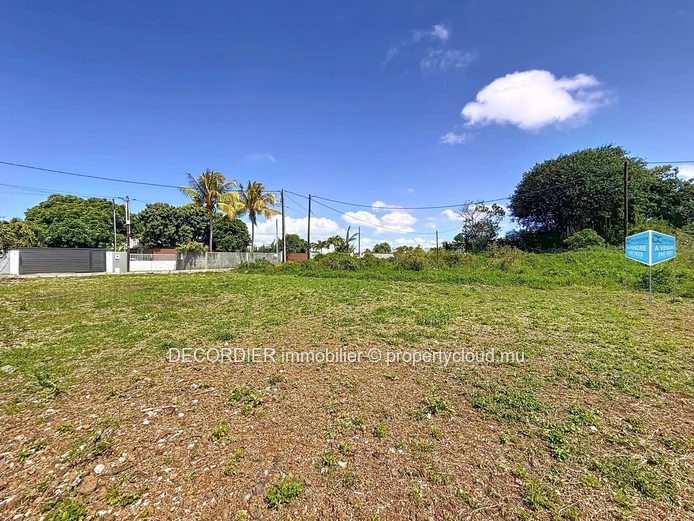 Residential land for sale – Petit Raffray