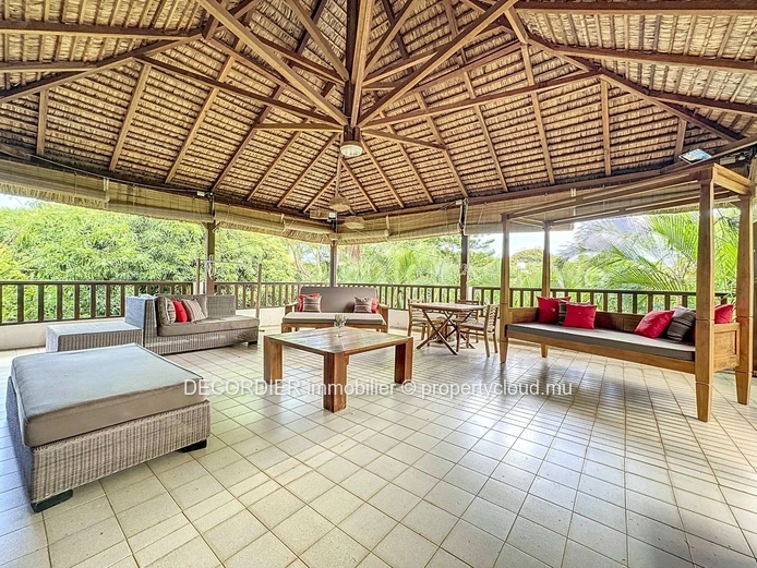 Maison contemporaine avec piscine et jardin - Accessible aux étrangers