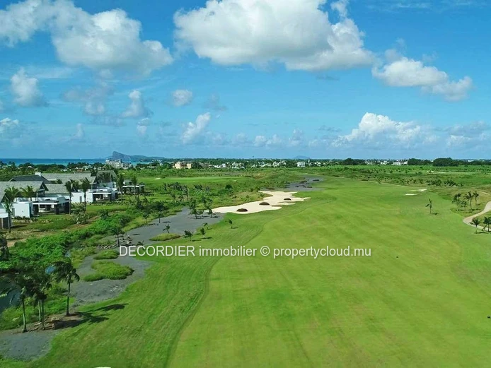 Villa luxueuse de très haut standing située sur Le golf de Mont Choisy.