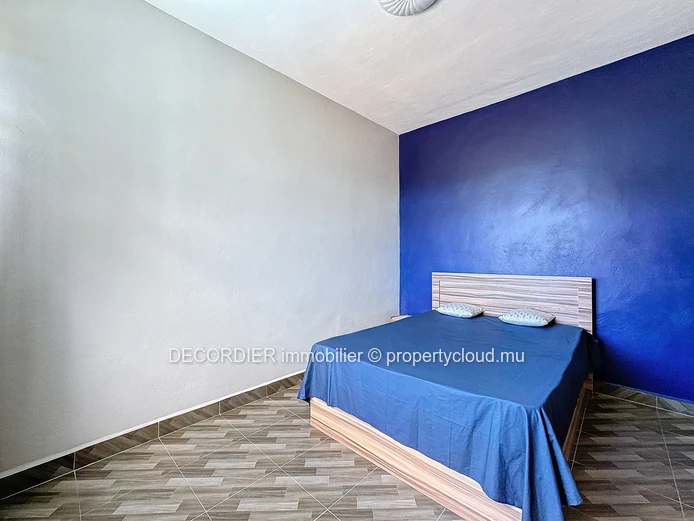 Apartment with shared swimming pool