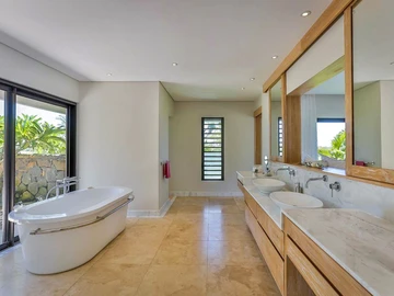6 Bedroom House