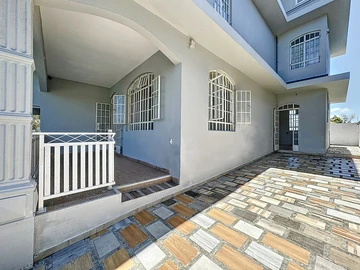 Maison de 8 Chambres