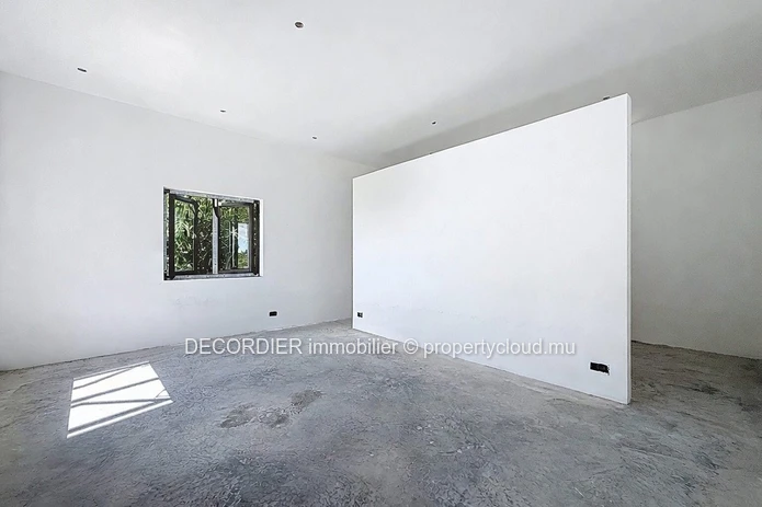 Opportunité Unique – Maison Inachevée À Vendre