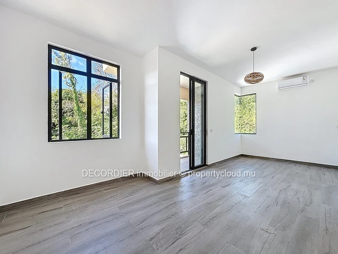 Villa contemporaine avec piscine dans un cadre paisible – Vente sur plan