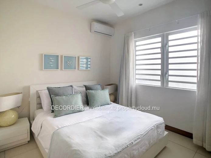 Ground floor apartment in front of the sea