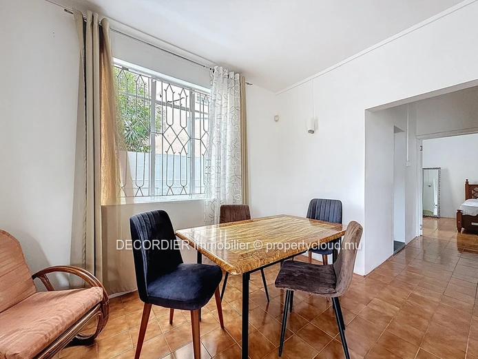 Propriété avec 4 appartements