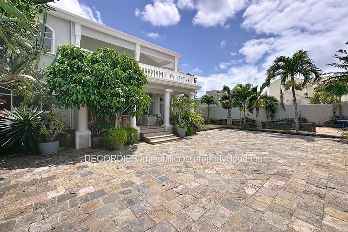 À Louer – Élégante maison de style colonial moderne avec piscine à Pointe aux Canonniers