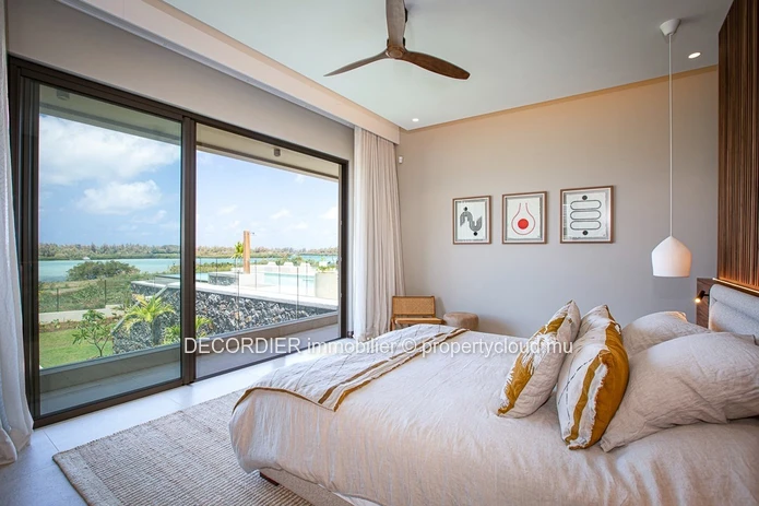Splendid beachfront villa offering immediate access to the lagoon.