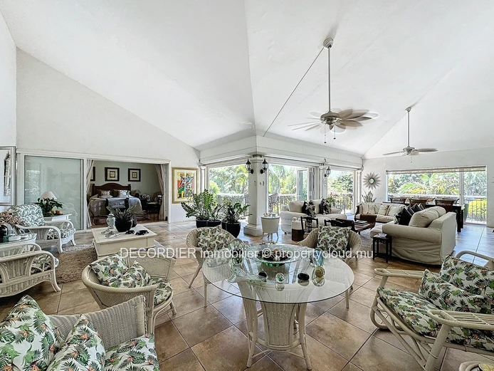 Magnifique villa à étage situé dans une résidence