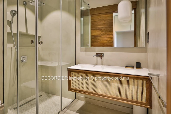 Splendid beachfront villa offering immediate access to the lagoon.