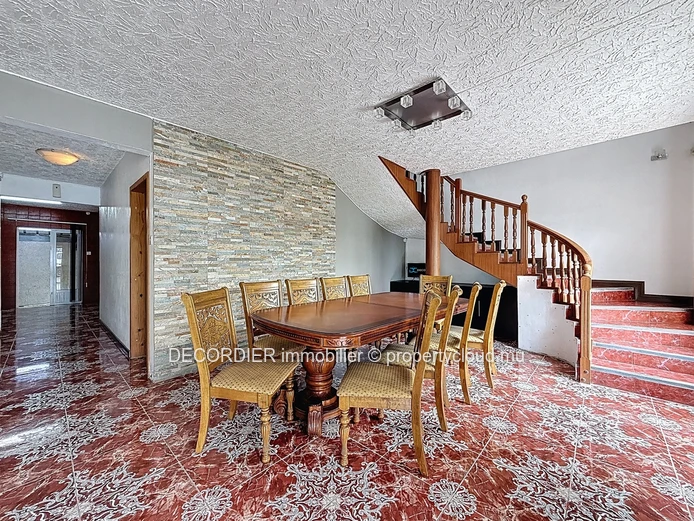 Furnished Contemporary House – Stanley Rose Hill