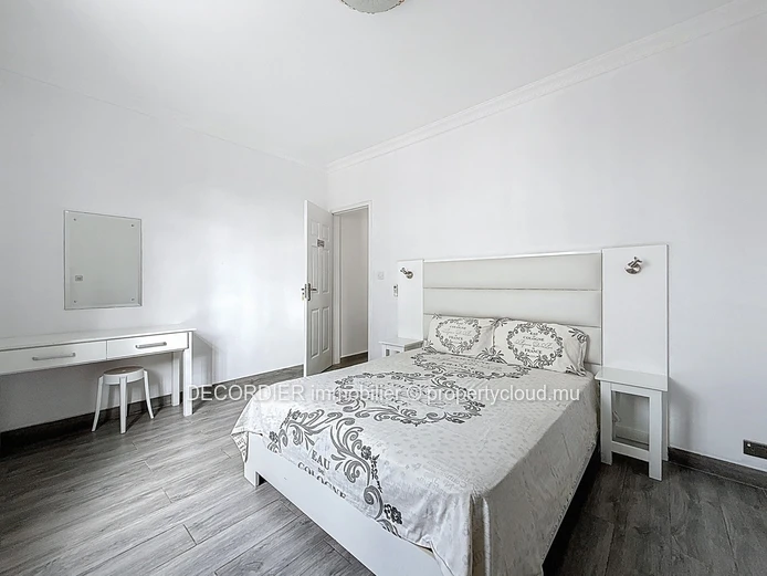 Beautiful Modern Villa – 230 m² in Pereybere – Secure Residence with Pool (Sole Mandate)