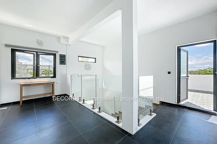 Modern villa with swimming pool – Ideal location, dream lifestyle