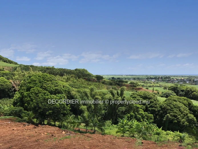 Agricultural land with sea and mountain views (Sole Mandate)