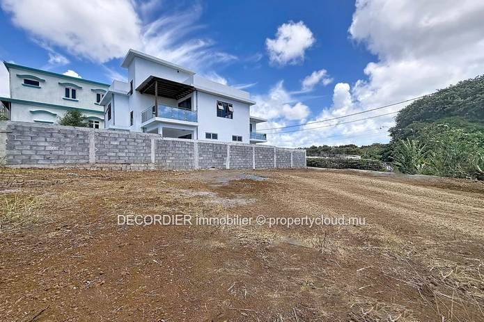 Residential Land for Sale – Petit Raffray
