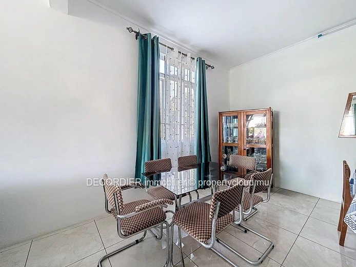 Maison Spacieuse à vendre à Trou aux Biches Road, Triolet