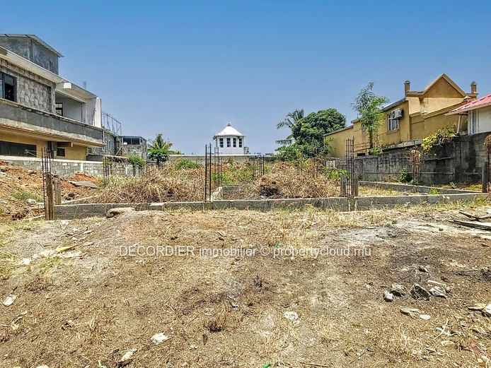 Residential land on the roadside