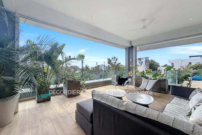 Penthouse with Lagoon & Coin de Mire Views