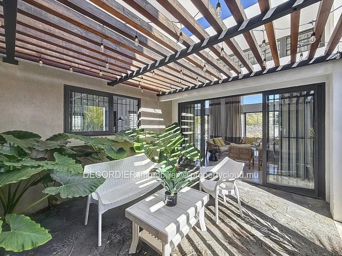 For Rent – Stunning contemporary villa with private pool