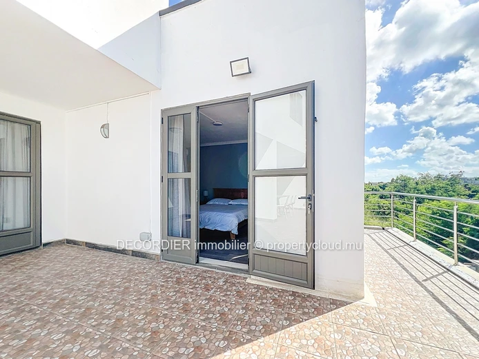 1st floor apartment with spacious terrace